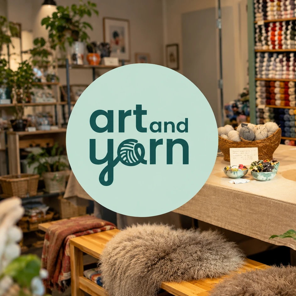 Art & Yarn website vist på en bærbar computer
